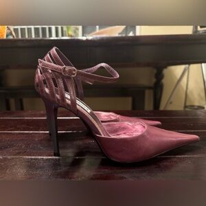 Steve Madden Plum sexy stilleto pointy toe ankle strap heels never worn. 7.5